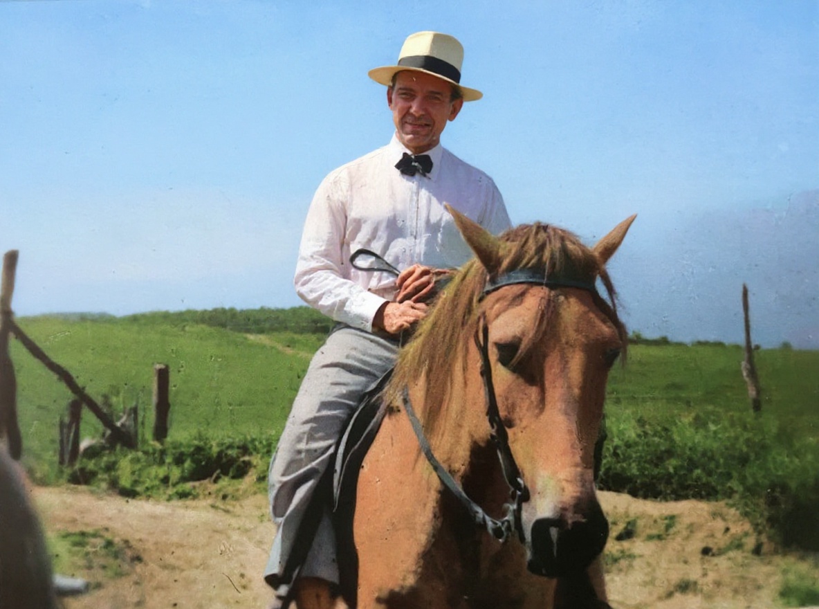 Pedro Lorenzo Raggio andando de cavalo