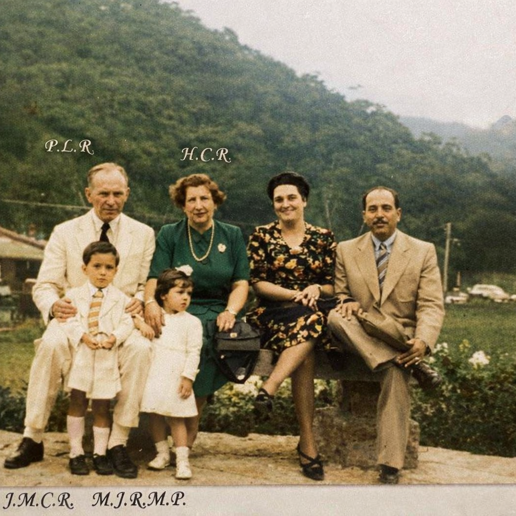 Pedro Lorenzo Raggio com sua esposa Henriqueta e seus filhos Mariano e Maria José